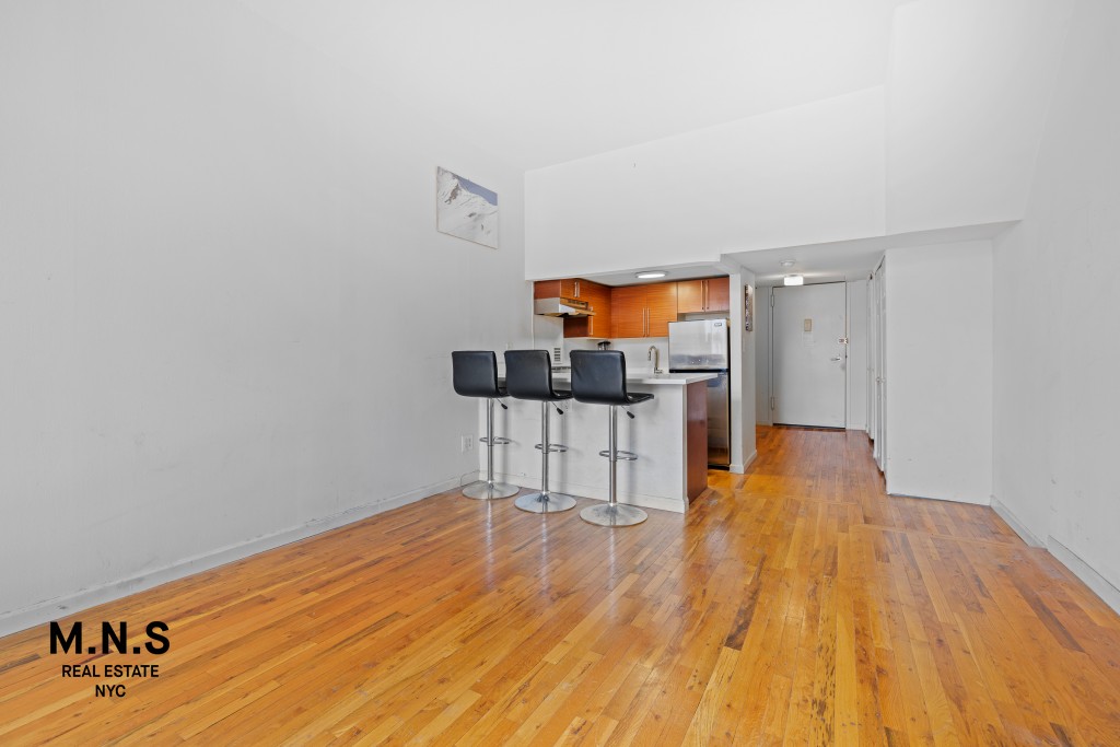 Listing photo 1 of 7