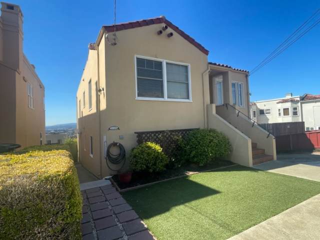 Listing photo 1 of 5