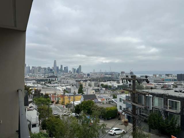 Listing photo 1 of 5