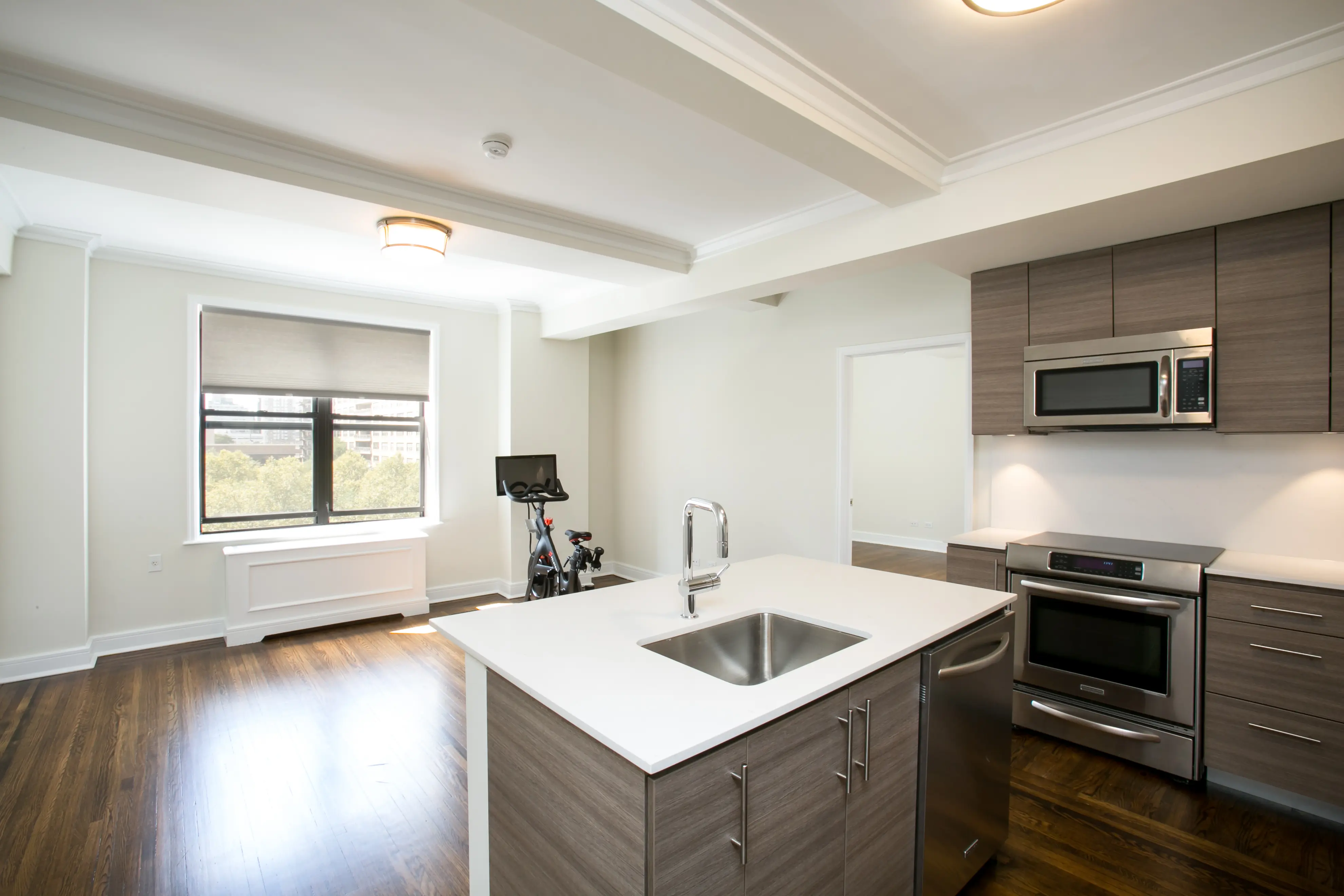 Listing photo 1 of 14