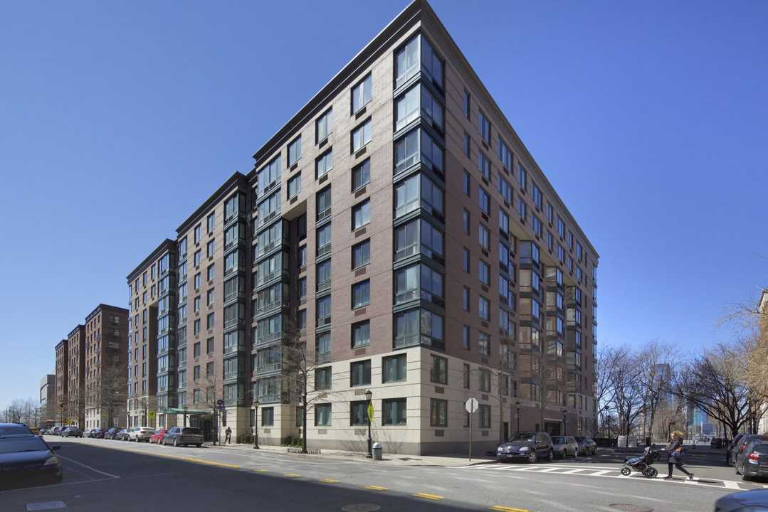 Listing photo 1 of 8