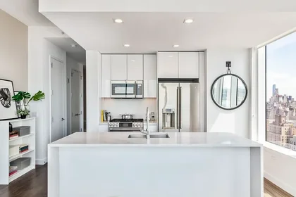 Listing photo 1 of 10