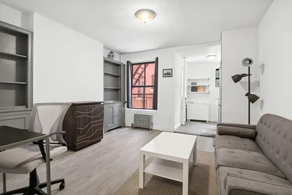 Listing photo 1 of 5