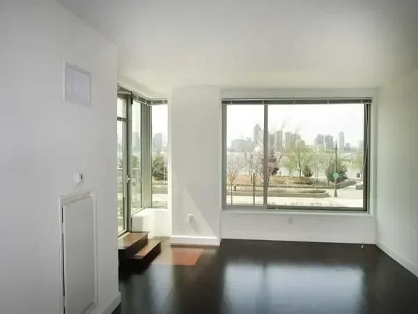 Listing photo 1 of 4