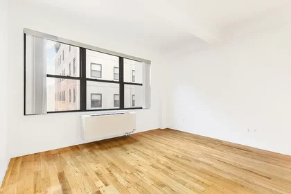 Listing photo 1 of 4