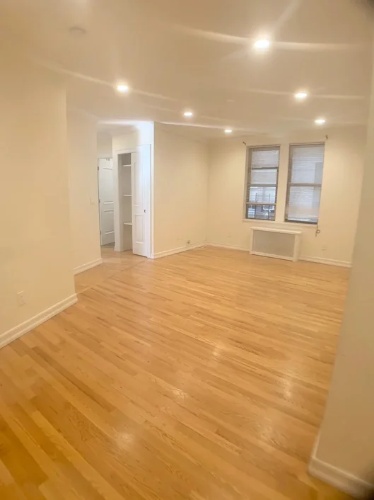 Listing photo 1 of 3