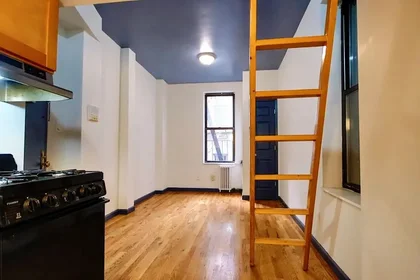 Listing photo 1 of 3