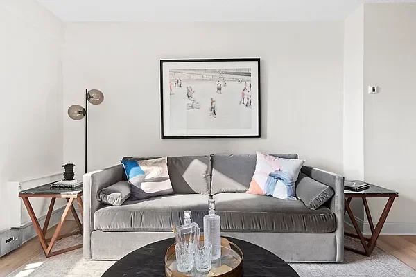 Listing photo 1 of 4