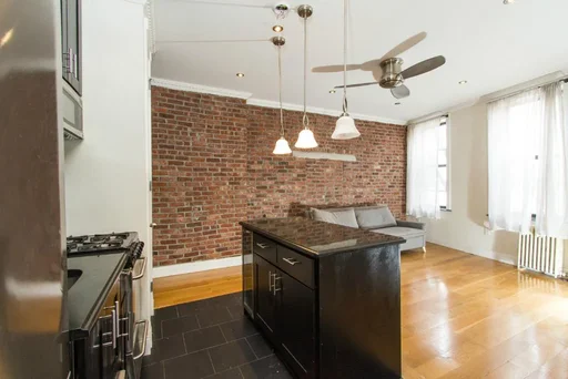 Listing photo 1 of 6