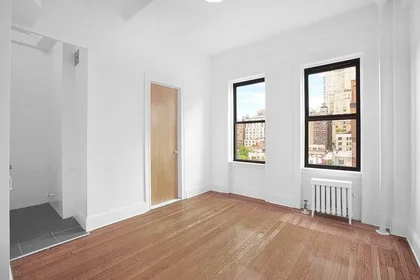 Listing photo 1 of 20