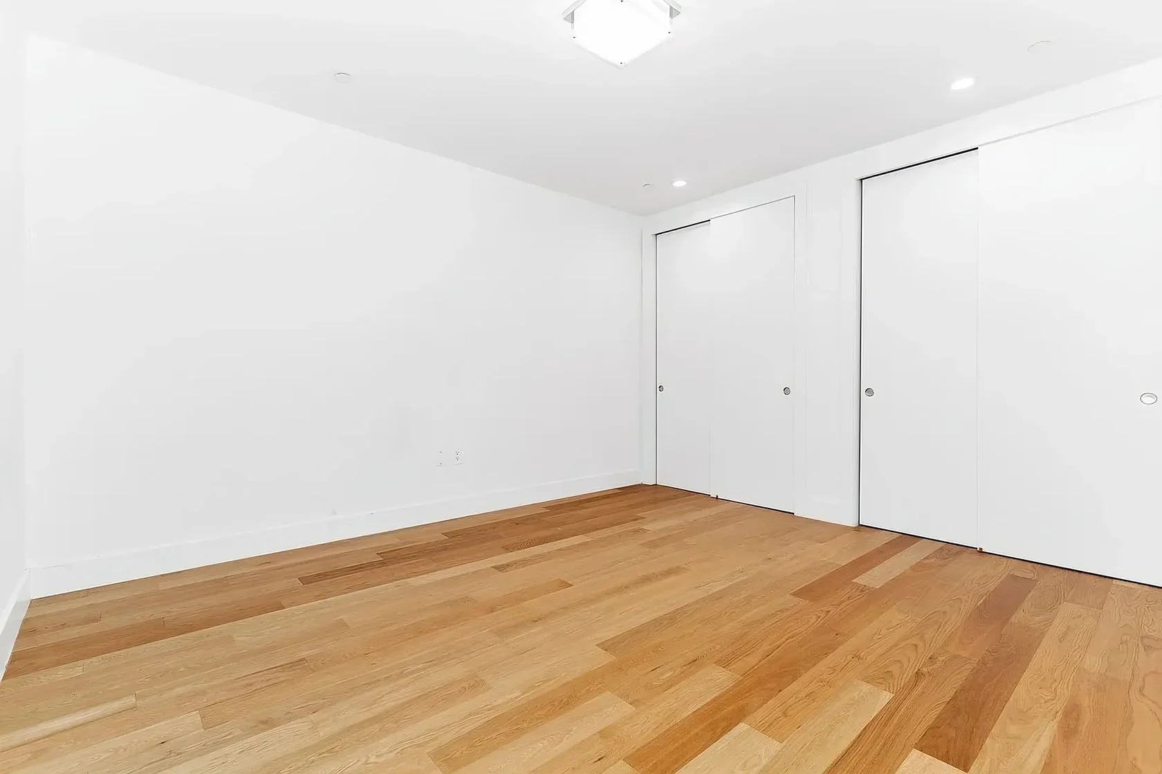 Listing photo 1 of 3