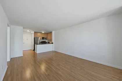 Listing photo 1 of 8