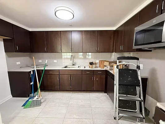 Listing photo 1 of 3