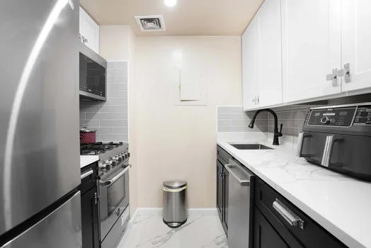 Listing photo 1 of 8