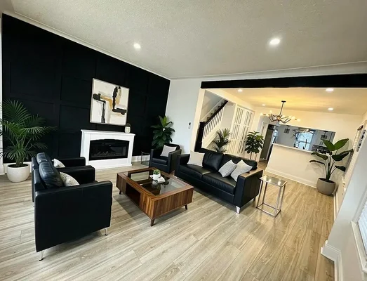 Listing photo 1 of 4