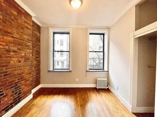 Listing photo 1 of 6