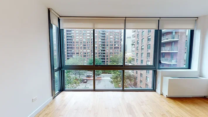 Listing photo 1 of 8