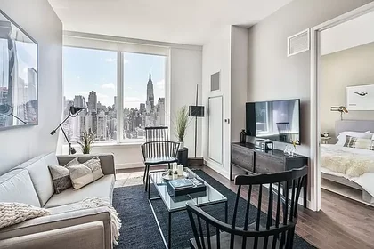 Listing photo 1 of 9