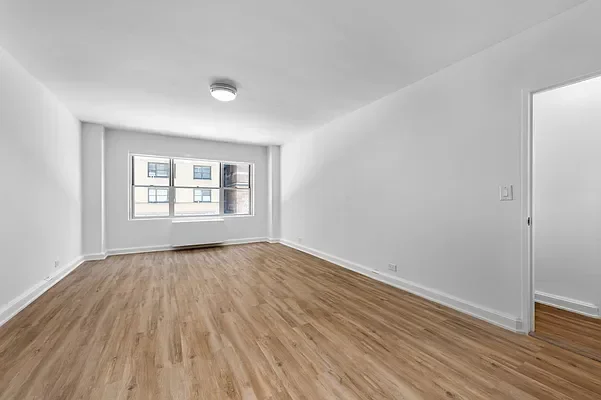 Listing photo 1 of 8