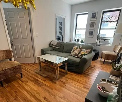 Listing photo 1 of 4