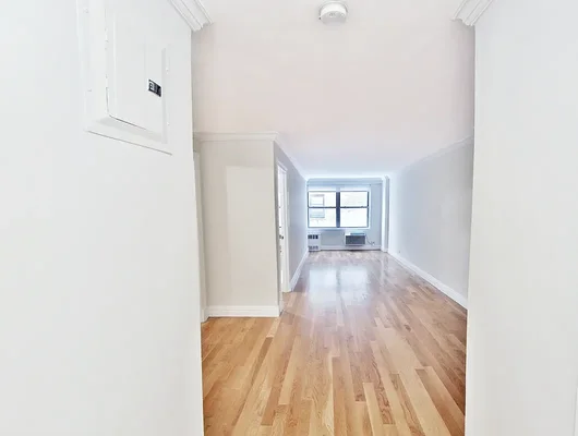 Listing photo 1 of 7