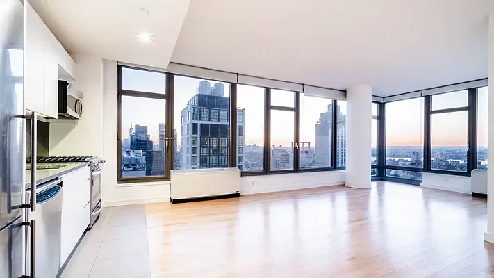 Listing photo 1 of 12