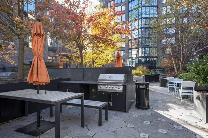 Listing photo 1 of 5