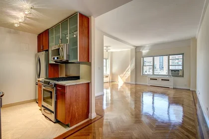 Listing photo 1 of 10