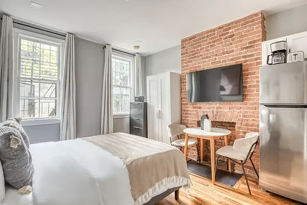 Listing photo 1 of 11