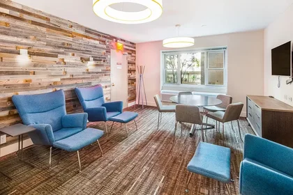 Listing photo 1 of 3