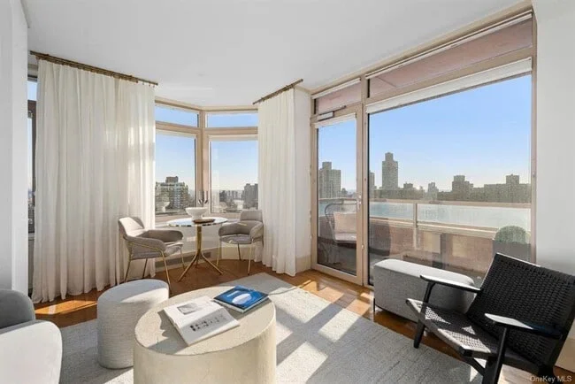 Listing photo 1 of 4