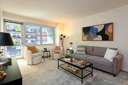 Listing photo 1 of 8