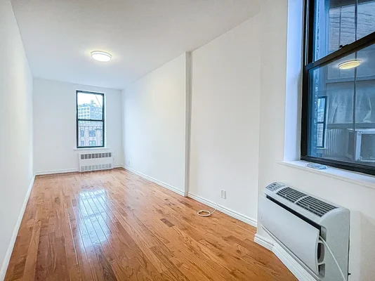 Listing photo 1 of 4