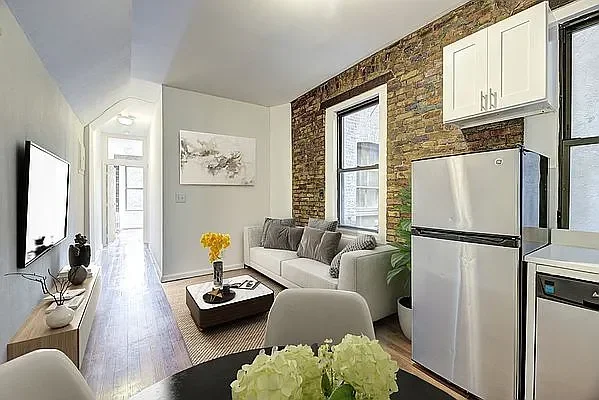 Listing photo 1 of 4