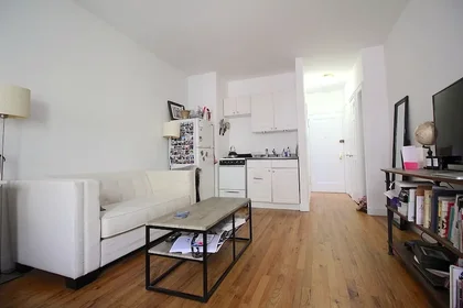 Listing photo 1 of 4