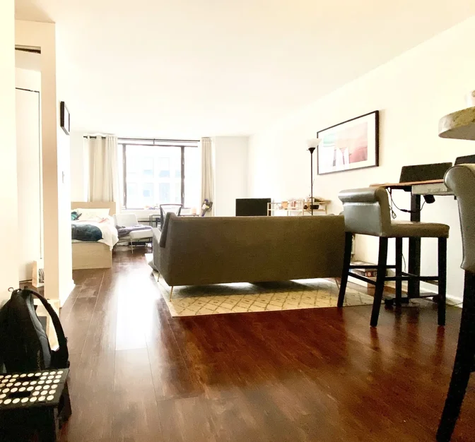 Listing photo 1 of 6