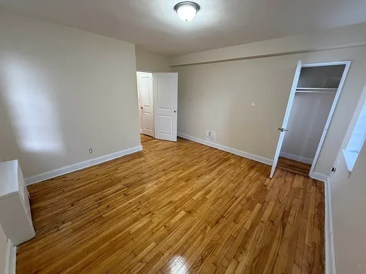 Listing photo 1 of 4