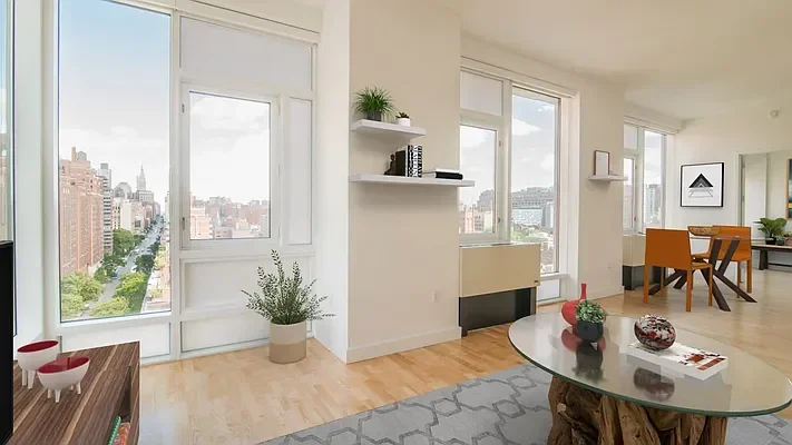 Listing photo 1 of 12