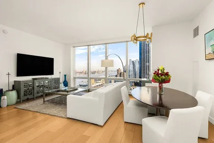 Listing photo 1 of 4