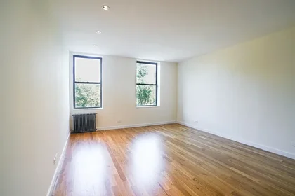 Listing photo 1 of 10