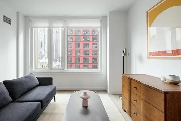 Listing photo 1 of 4