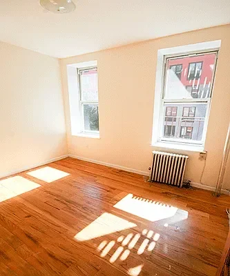 Listing photo 1 of 8