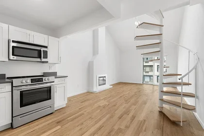 Listing photo 1 of 7