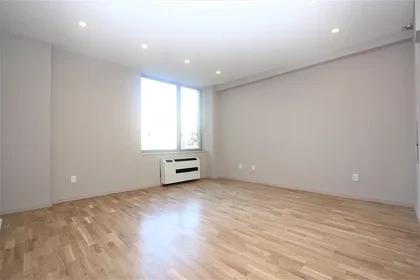 Listing photo 1 of 9