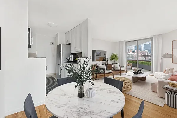 Listing photo 1 of 9