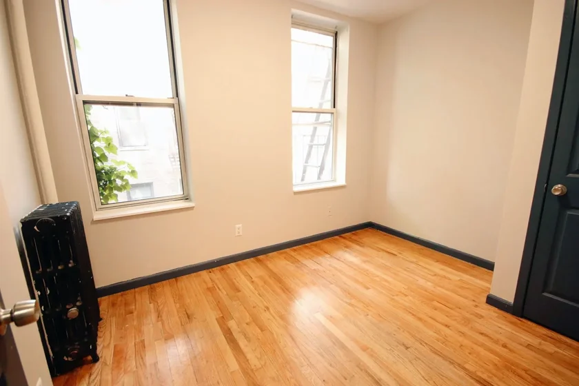 Listing photo 1 of 4