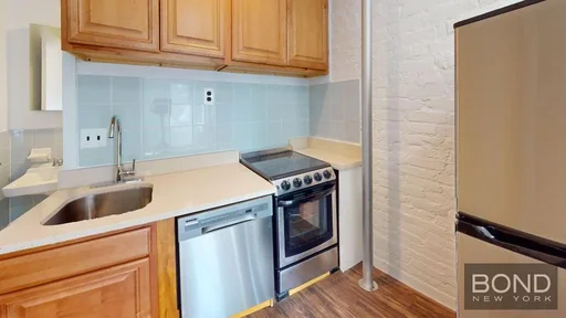 Listing photo 1 of 5