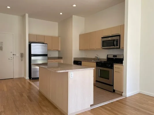 Listing photo 1 of 18