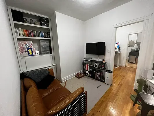 Listing photo 1 of 4