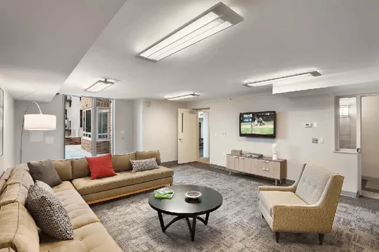 Listing photo 1 of 3